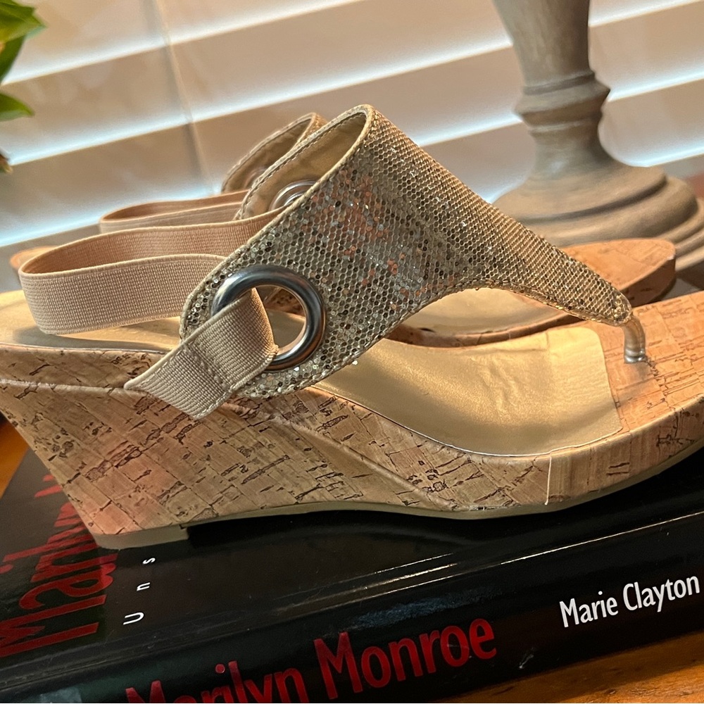 Nicole size 7.5, wedged heel with strap. Cork base with gold glitter top.